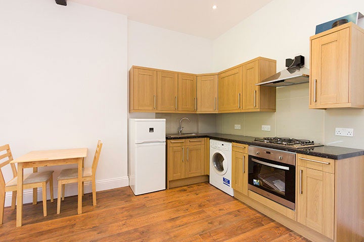 Flat Dartmouth Road in Greater London