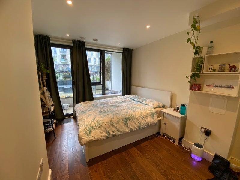 Room Turner Street in Greater London