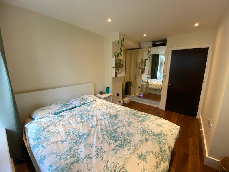 Room Turner Street in Greater London