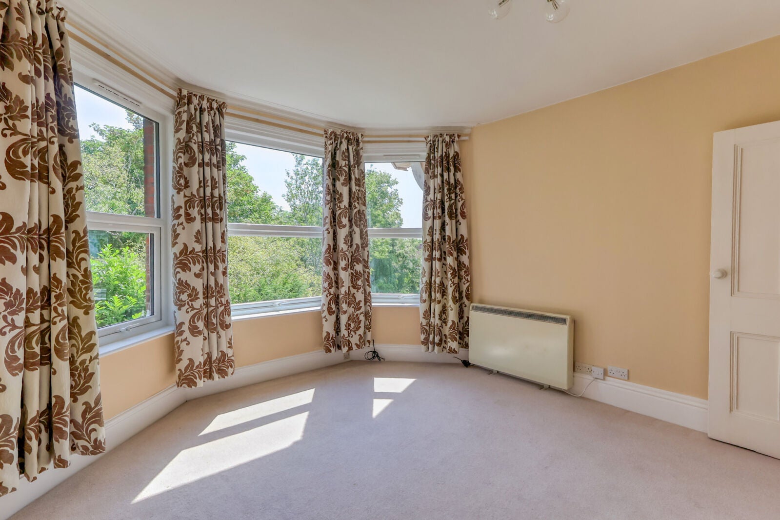 Flat Rectory Avenue in High Wycombe