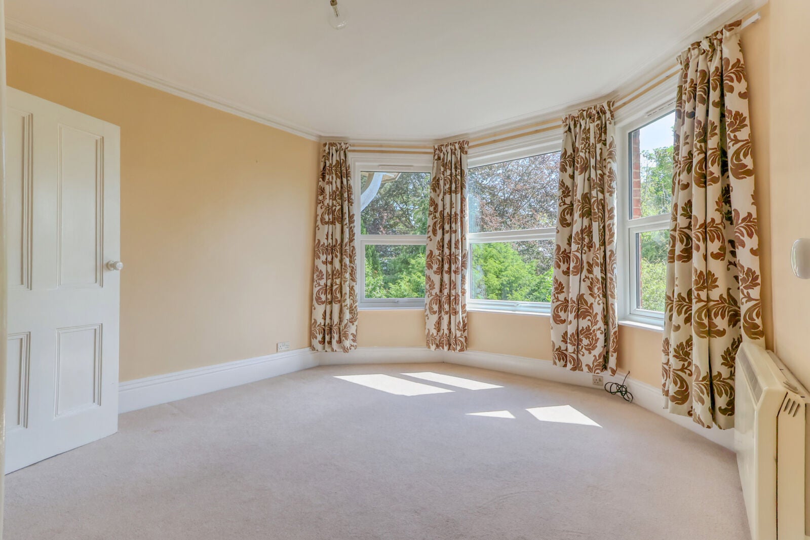 Flat Rectory Avenue in High Wycombe