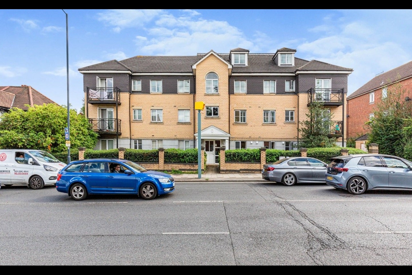 Flat Kenton Road in Greater London