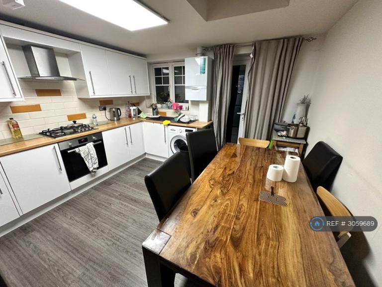House Hopwood Close in Watford