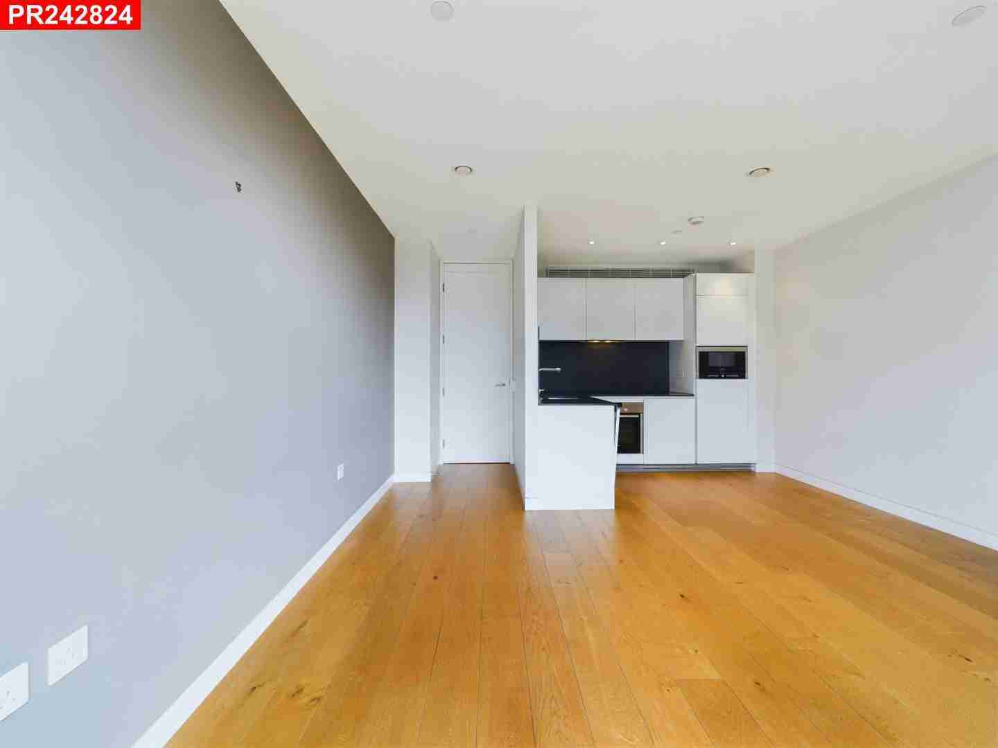 Flat Sumner Street in Greater London