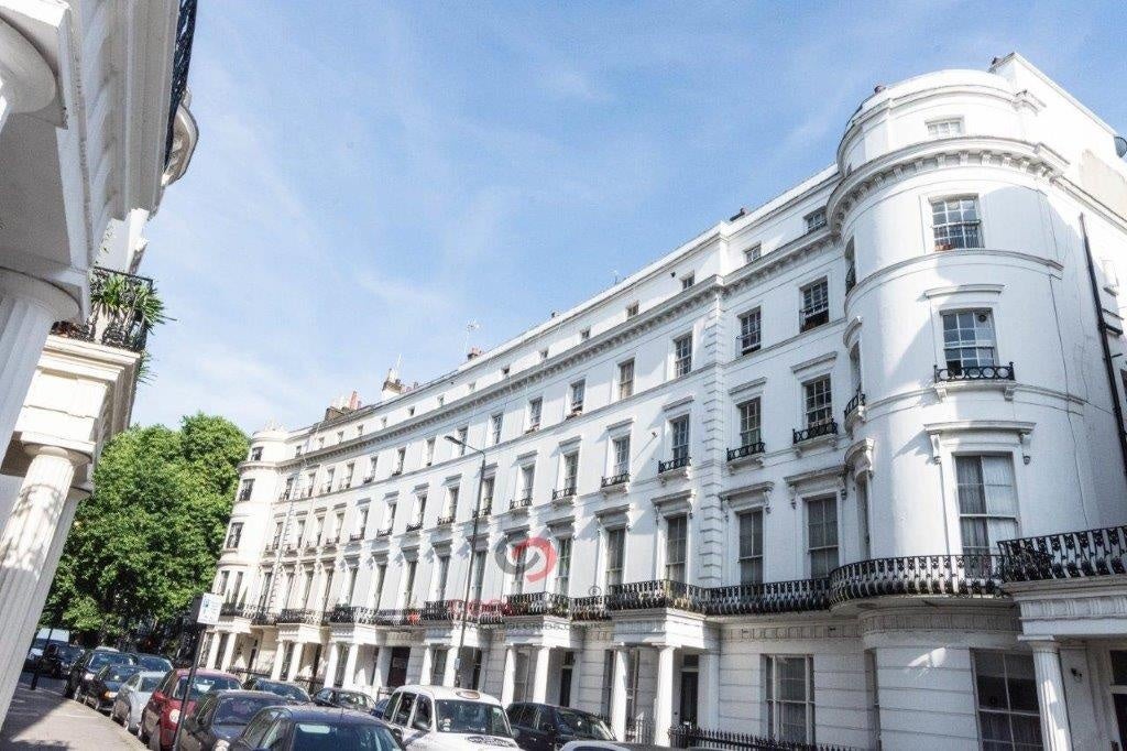 Flat Westbourne Crescent in City of Westminster