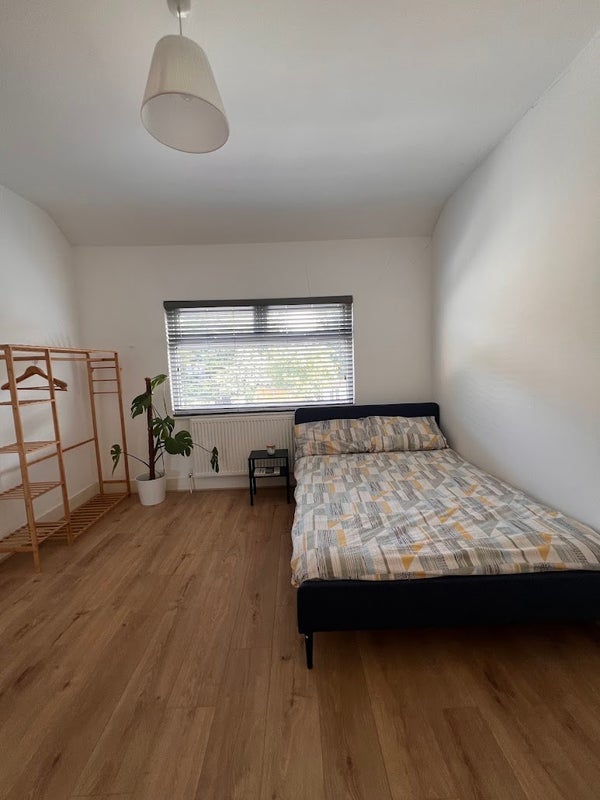 Room Morland Road in Greater London