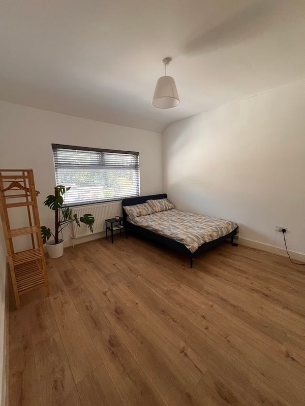 Room Morland Road in Greater London
