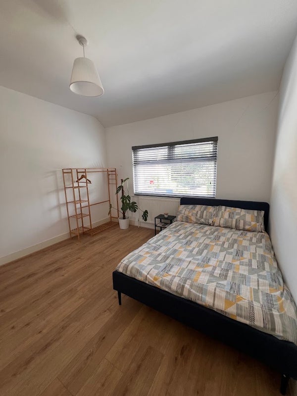 Room Morland Road in Greater London
