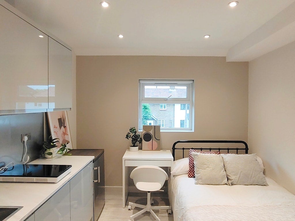 Flat Addison Gardens in Greater London