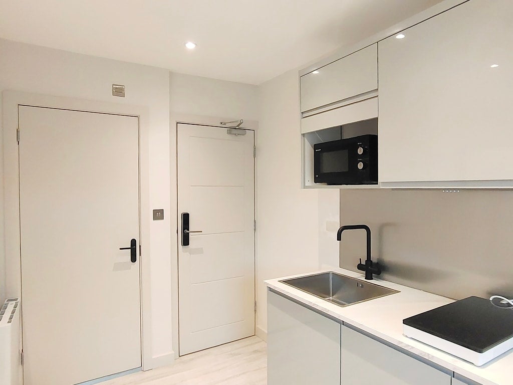 Flat Addison Gardens in Greater London
