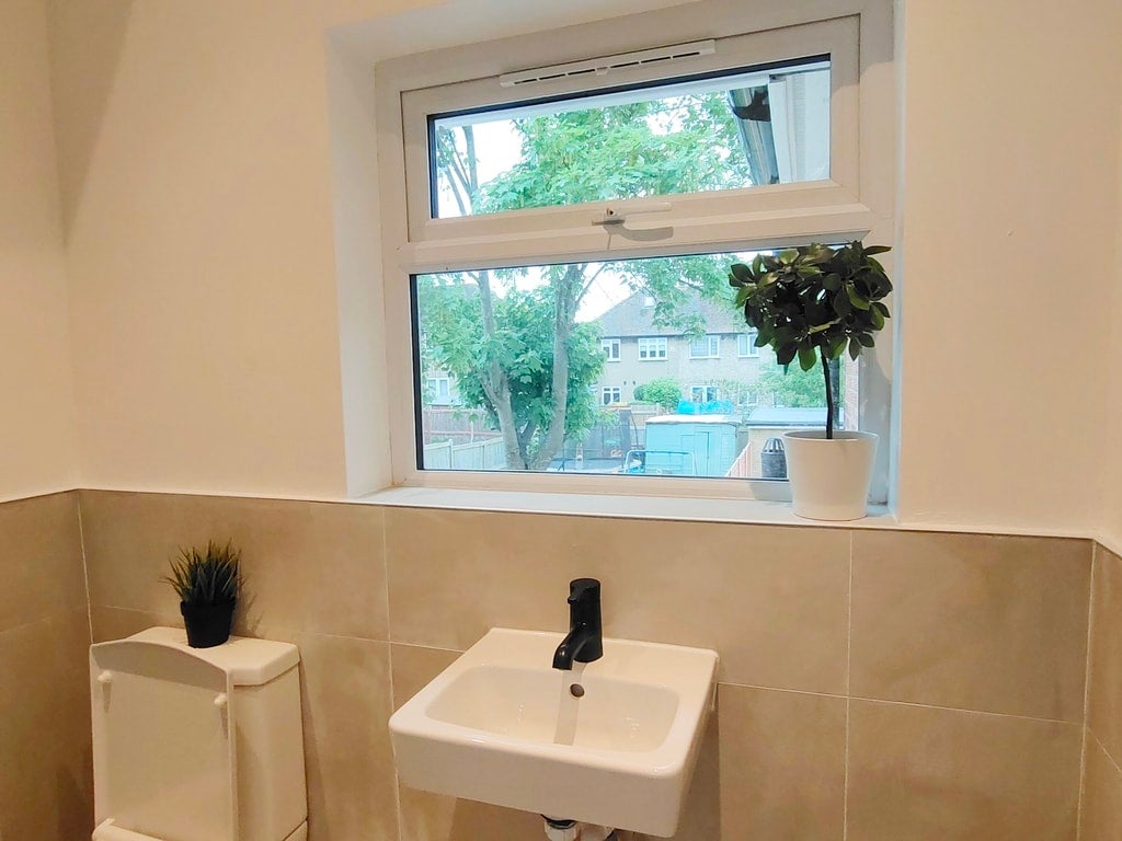 Flat Addison Gardens in Greater London