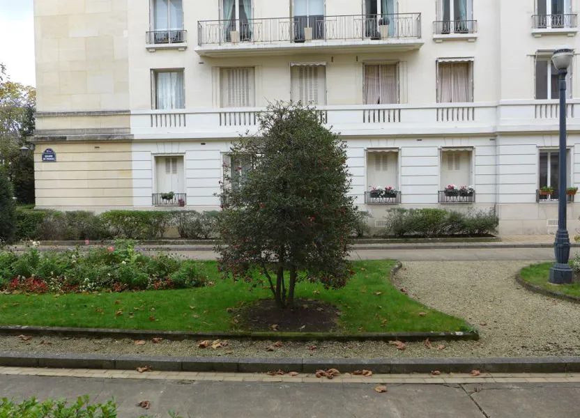 Room Square Alfred Capus in Paris