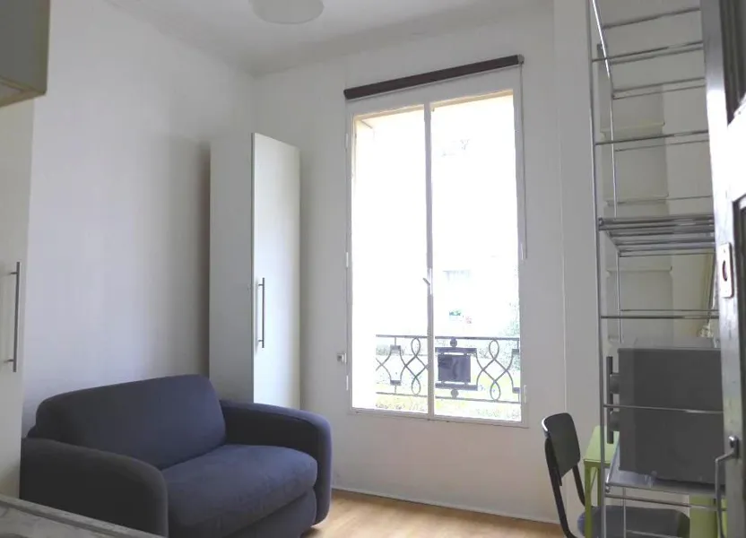 Room Square Alfred Capus in Paris
