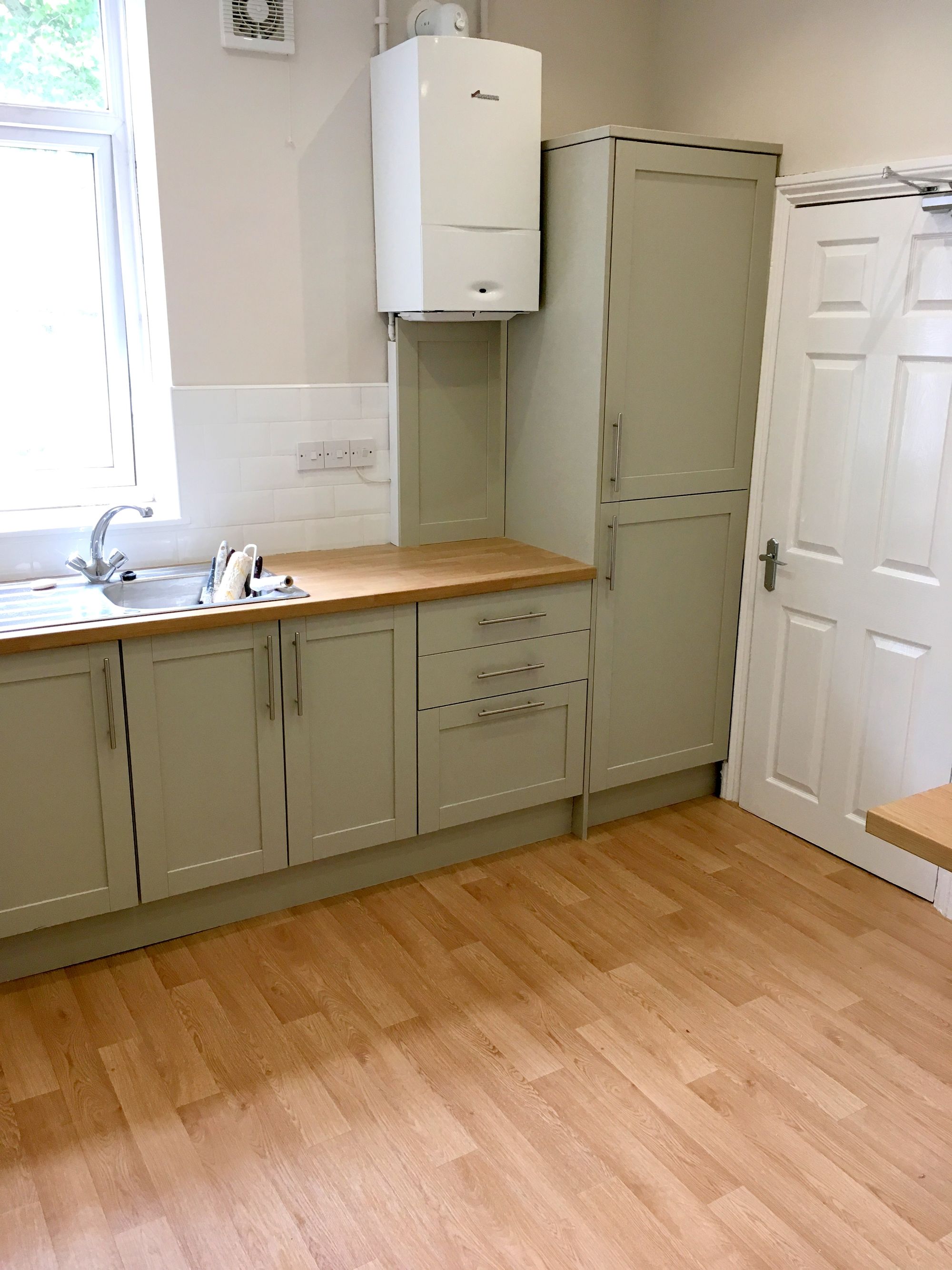 Room Albany Road in Cardiff