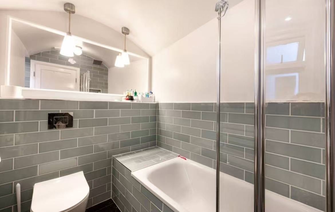 Flat Gloucester Terrace in City of Westminster