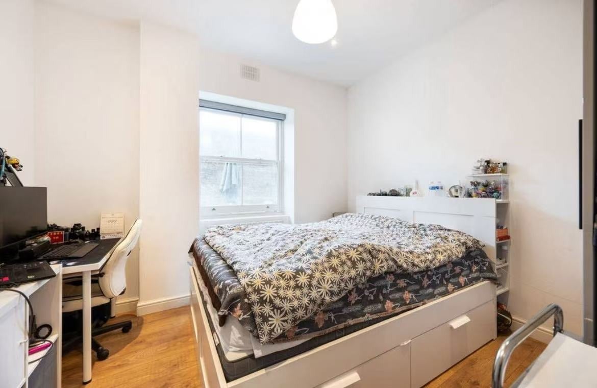 Flat Gloucester Terrace in City of Westminster