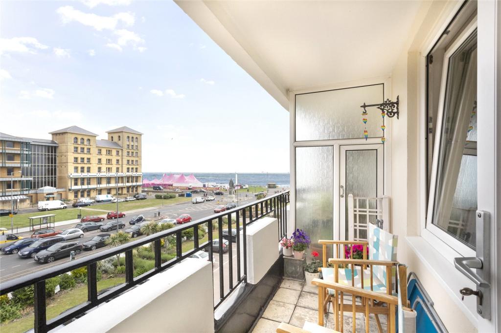 Flat Grand Avenue in Portslade by Sea