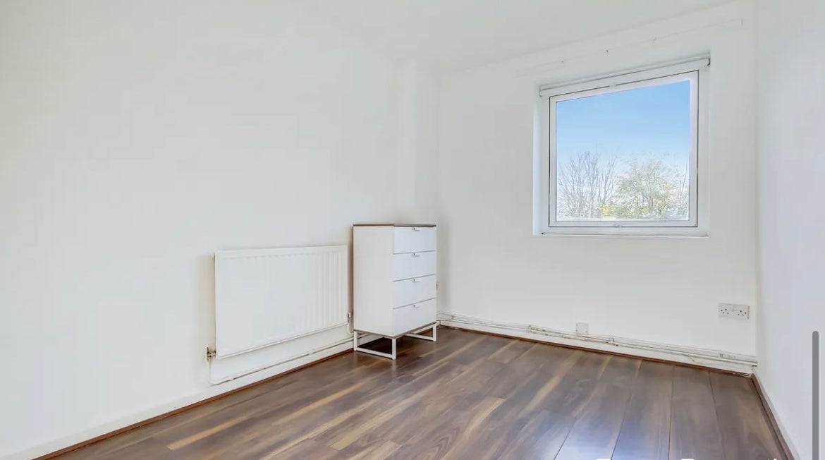 Flat Peckham Park Road in Greater London
