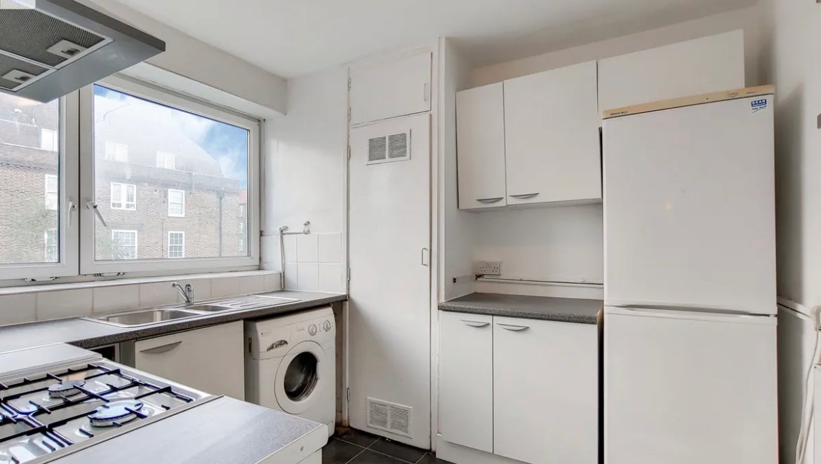 Flat Peckham Park Road in Greater London