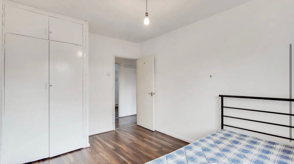 Flat Peckham Park Road in Greater London