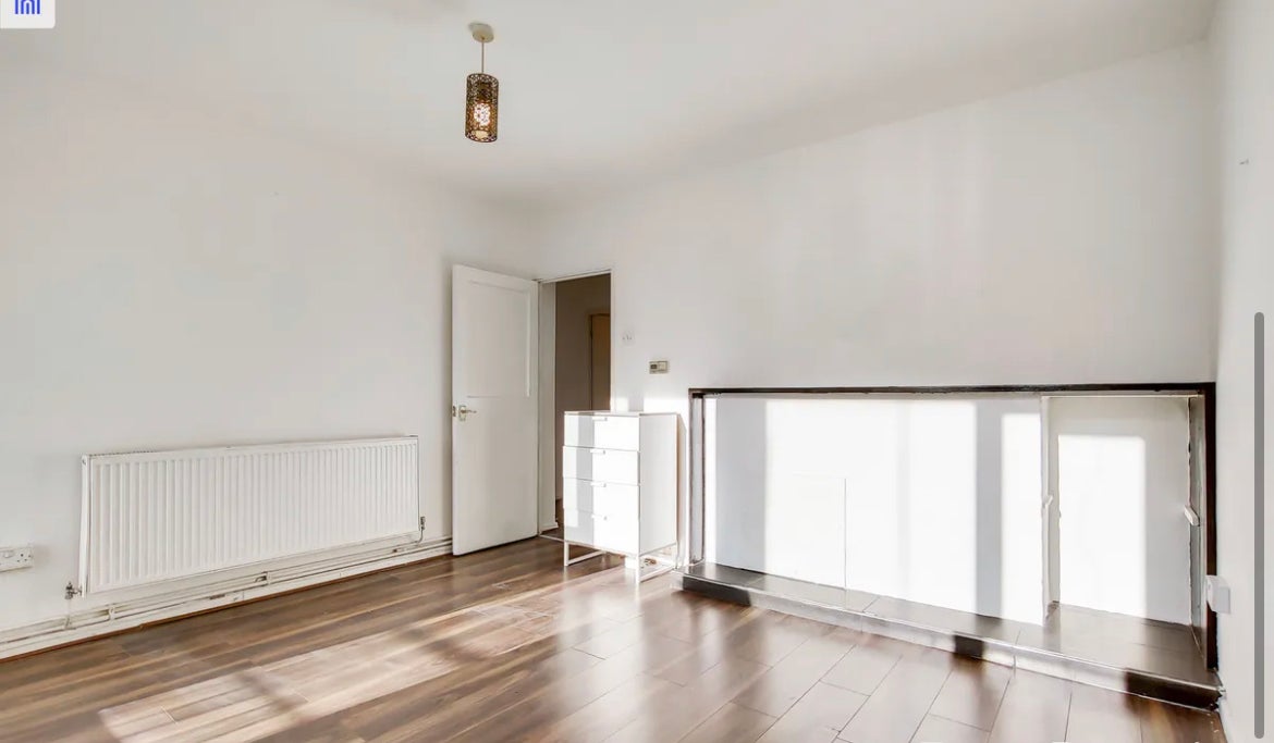 Flat Peckham Park Road in Greater London
