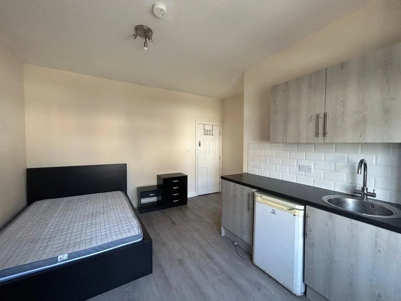Flat Beaconsfield Road in Greater London