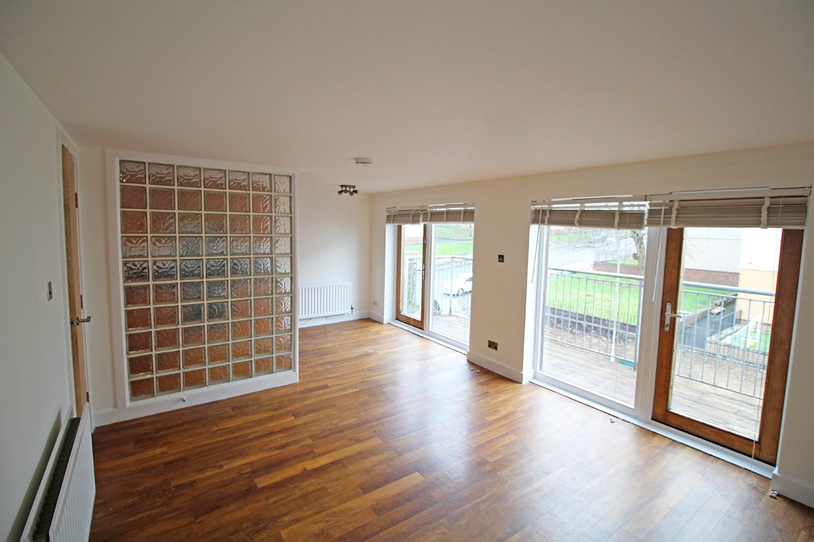 Flat Lochburn Road in Glasgow