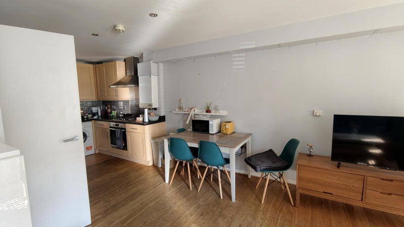 Room Bagleys Lane in Greater London