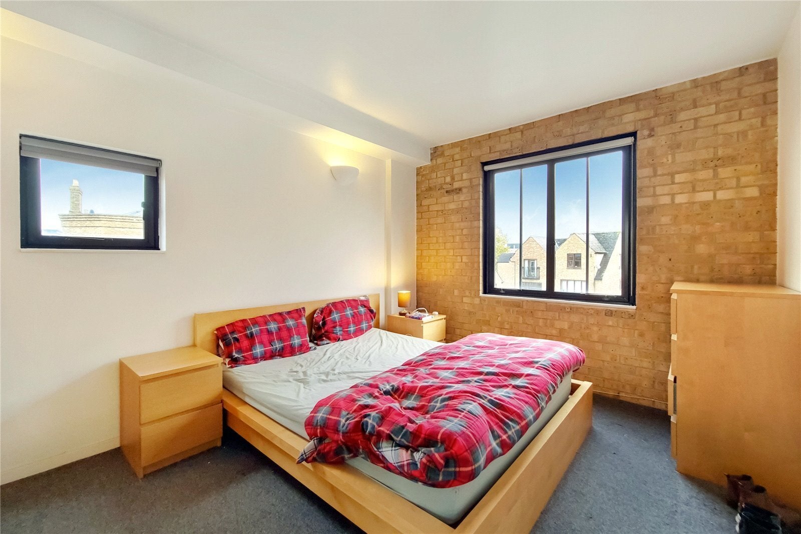 Flat Cahir Street in Greater London