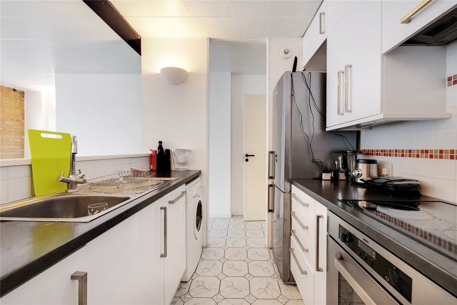 Flat Cahir Street in Greater London