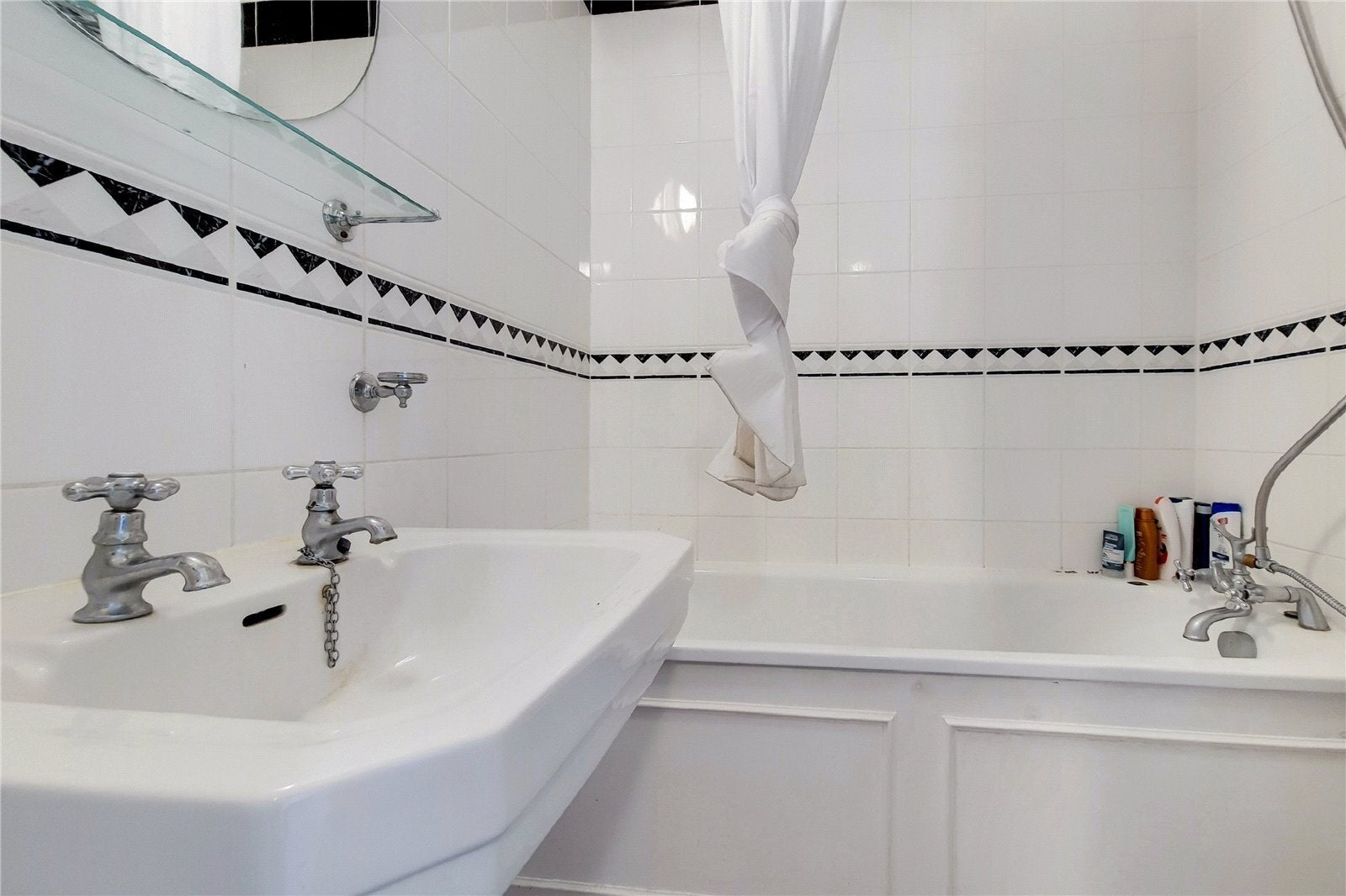 Flat Cahir Street in Greater London