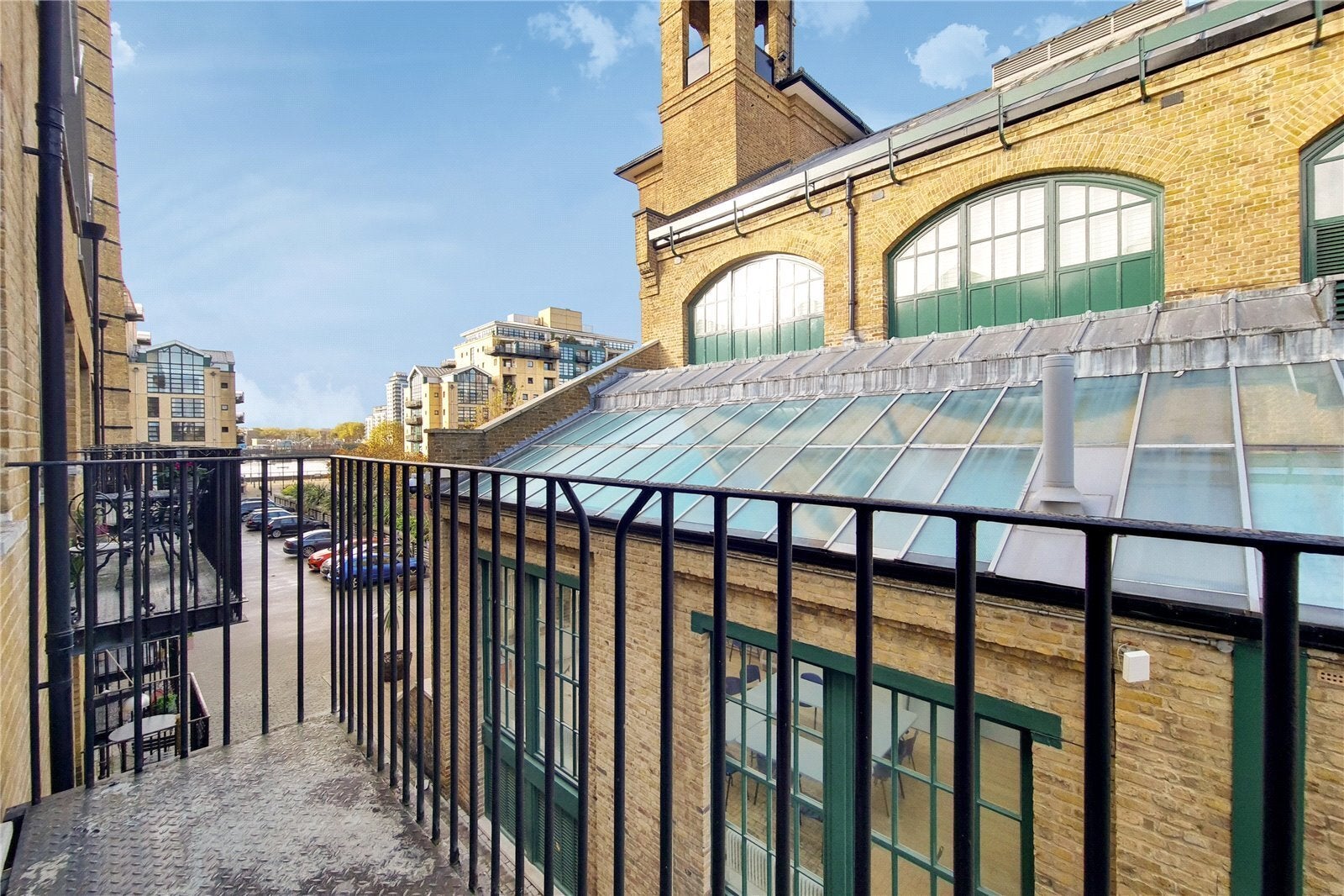 Flat Cahir Street in Greater London