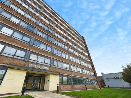 Flat Skerton Road in Manchester