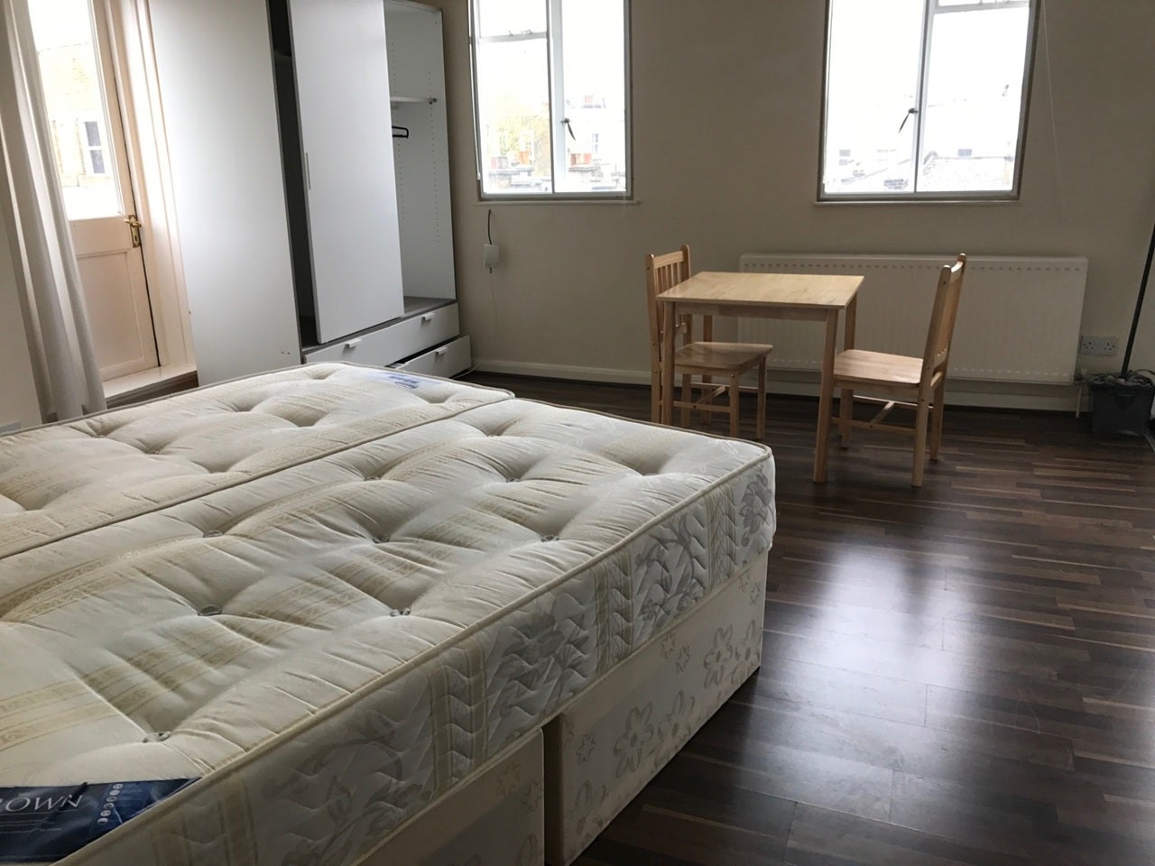 Flat Hogarth Road in Greater London