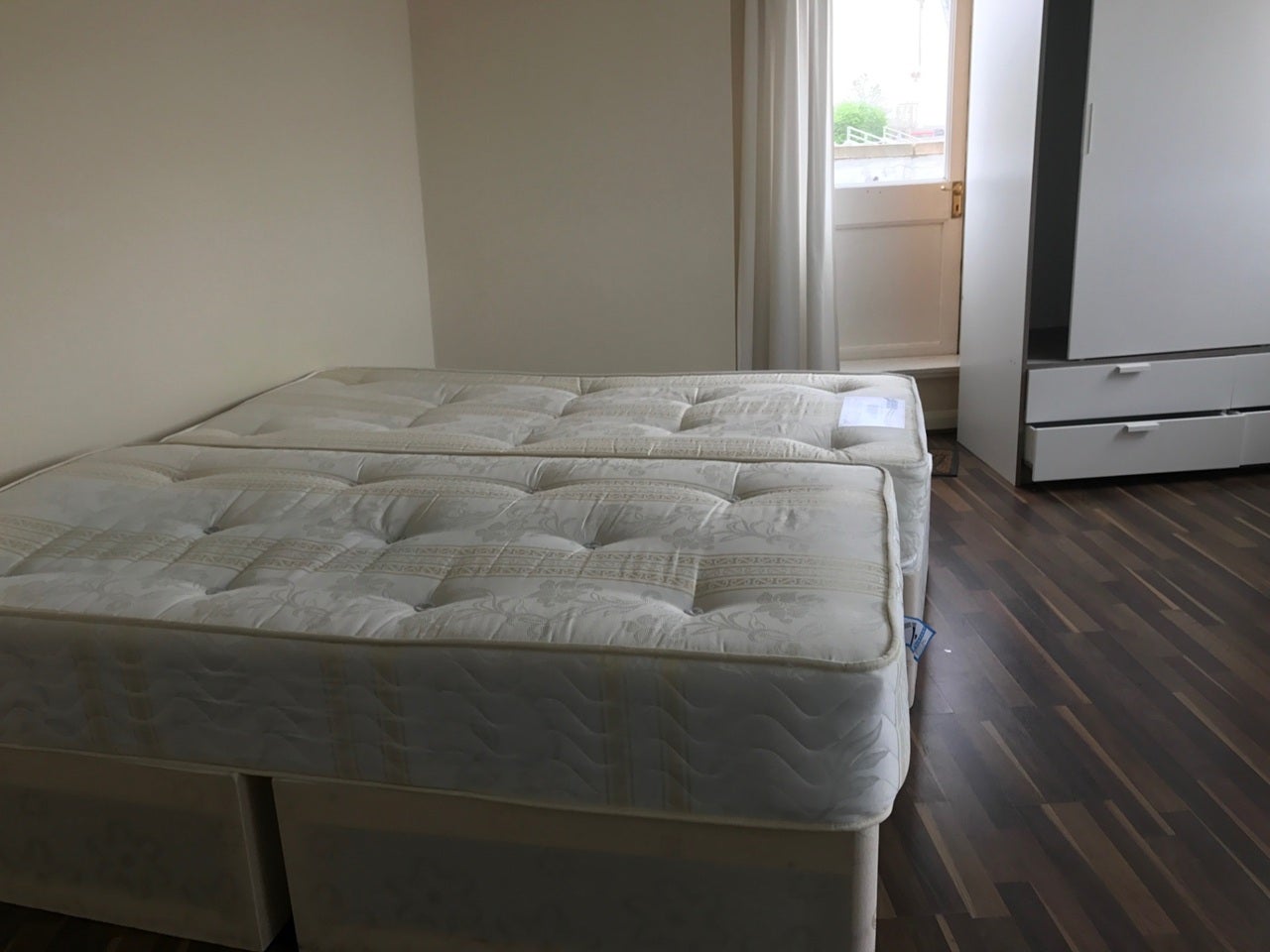 Flat Hogarth Road in Greater London