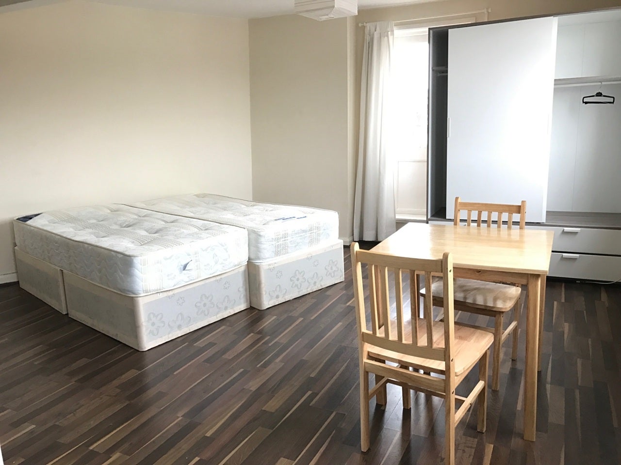 Flat Hogarth Road in Greater London
