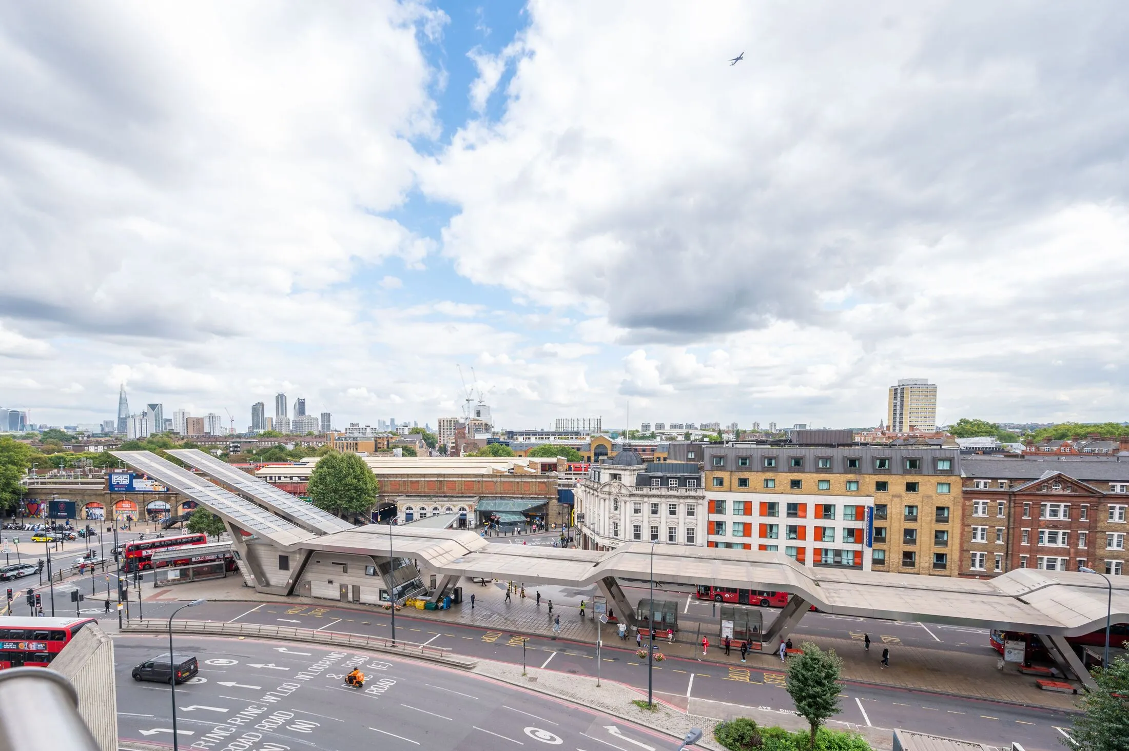 Flat Bridgefoot in Greater London