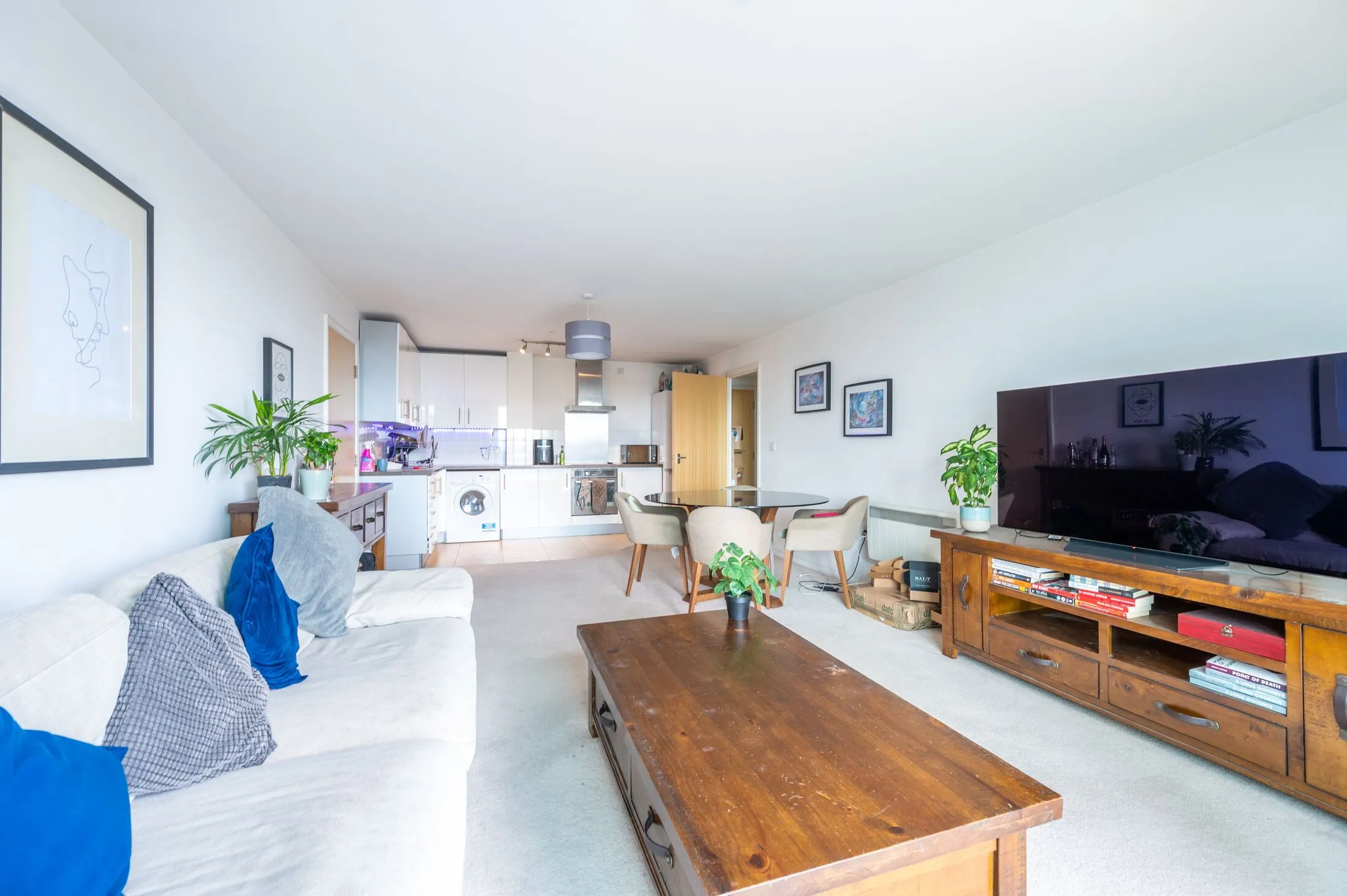 Flat Bridgefoot in Greater London