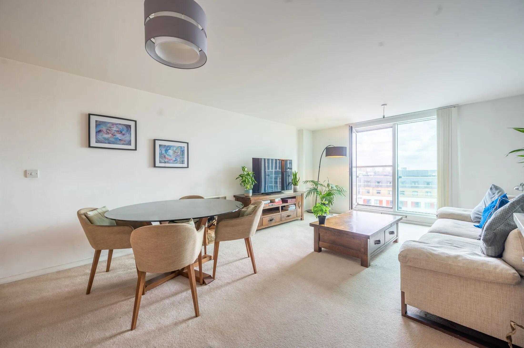 Flat Bridgefoot in Greater London