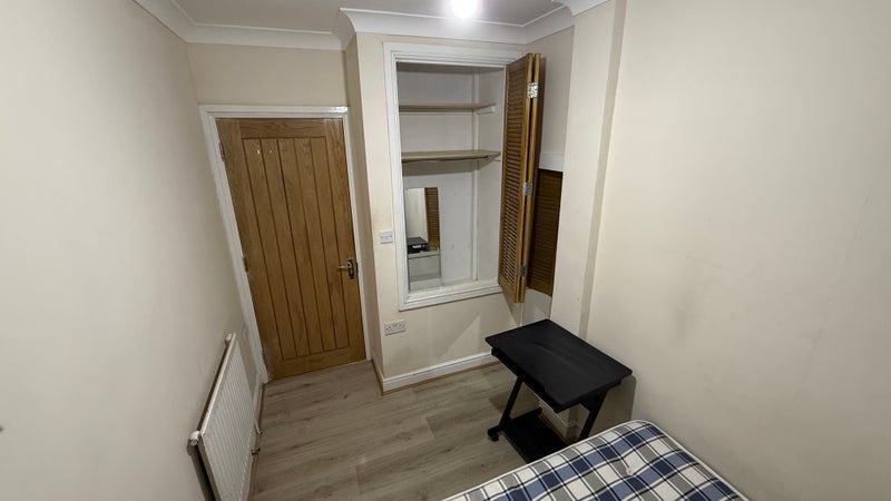 Room Spring Walk in Greater London