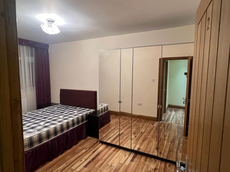 Room Spring Walk in Greater London