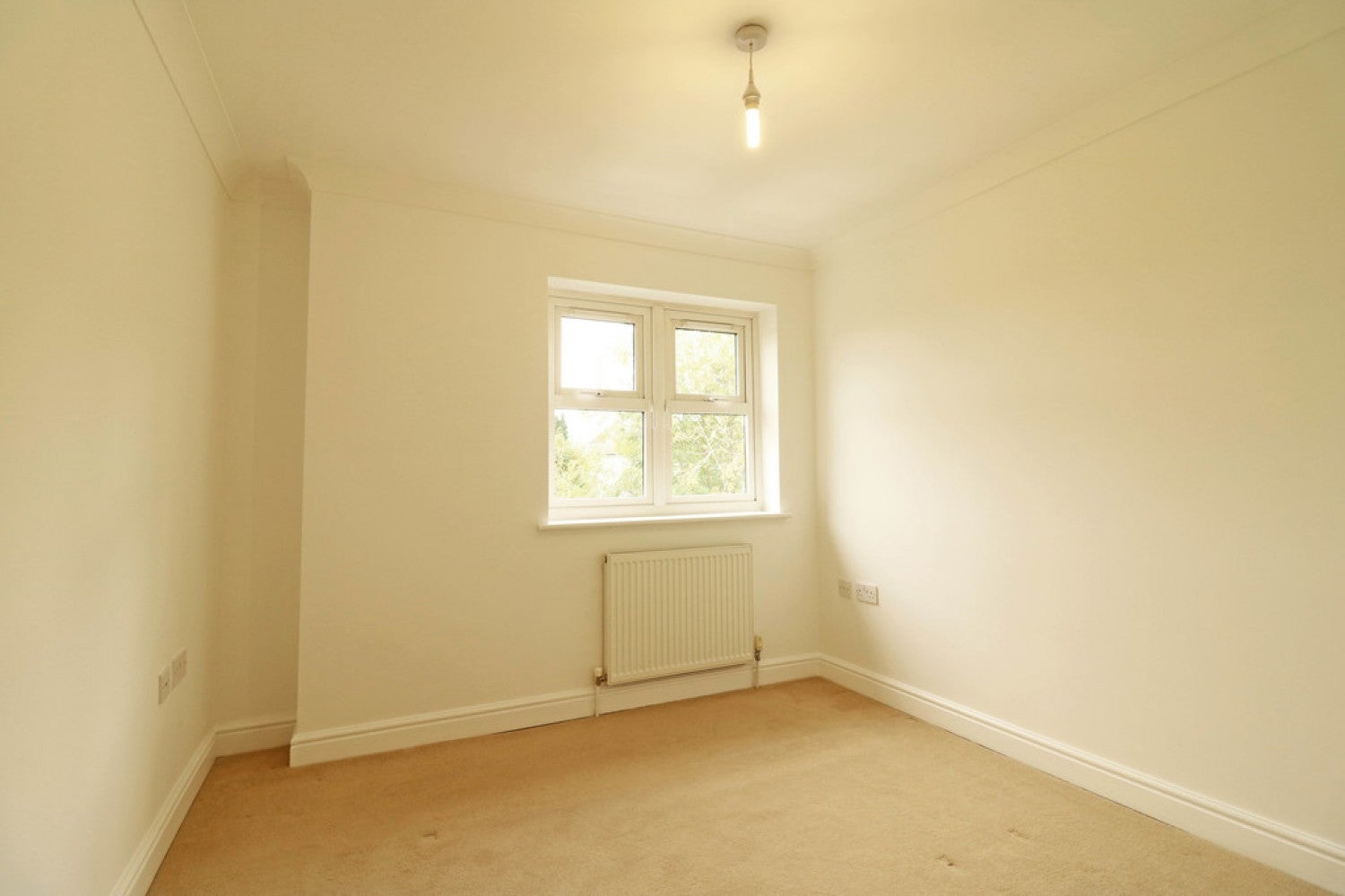 Flat Kennedy Road in Horsham