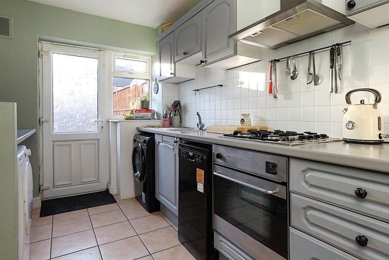 Room Berrowside Road in Birmingham