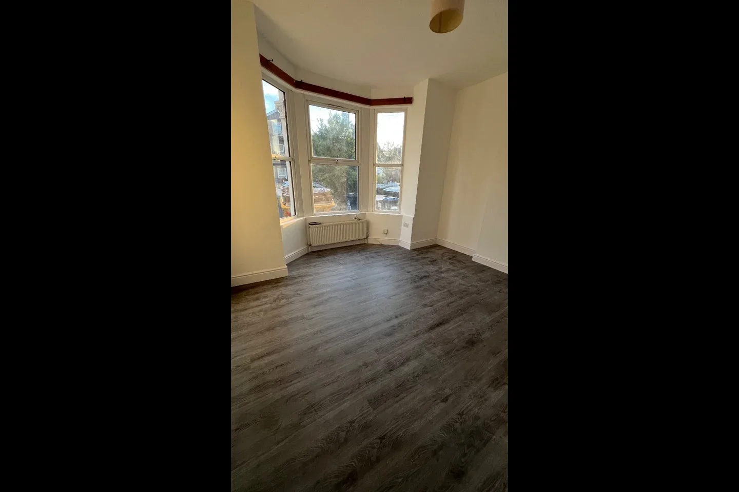 Flat Bensham Manor Road in Greater London