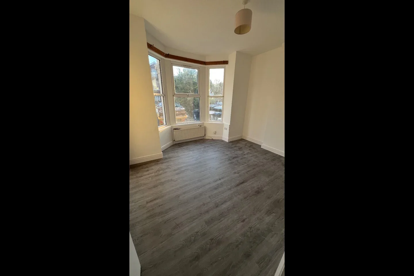 Flat Bensham Manor Road in Greater London