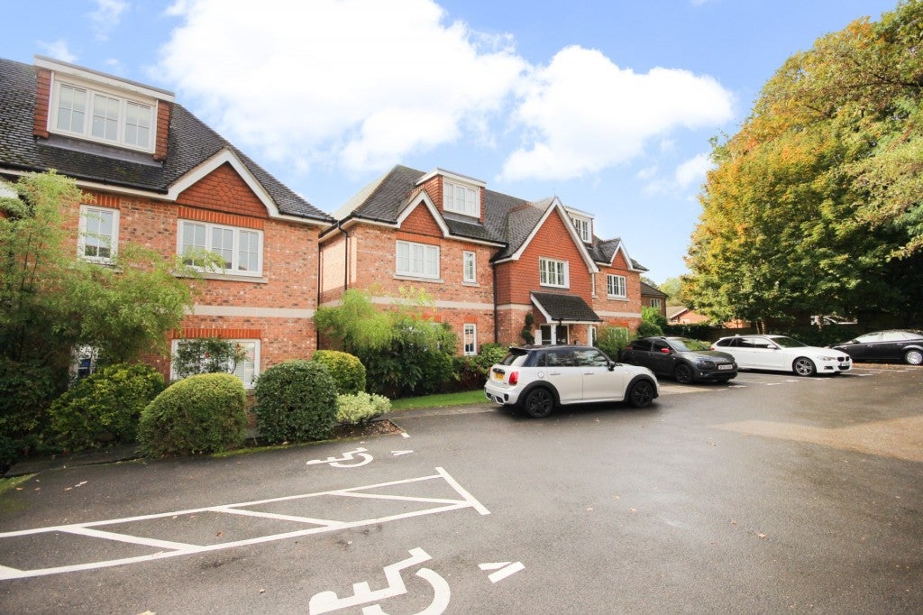 Flat Bardeen Place in Bracknell
