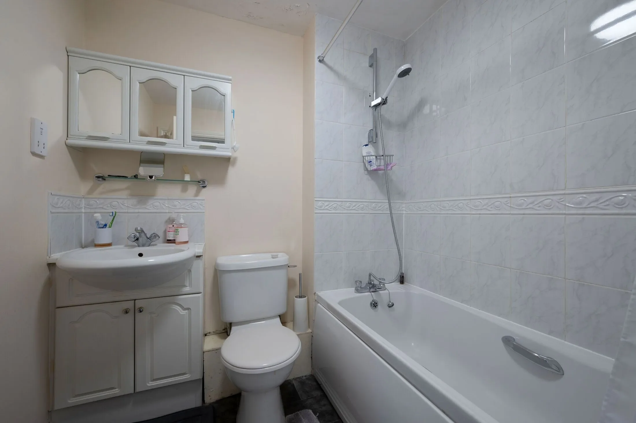 Flat Victoria Way in Woking