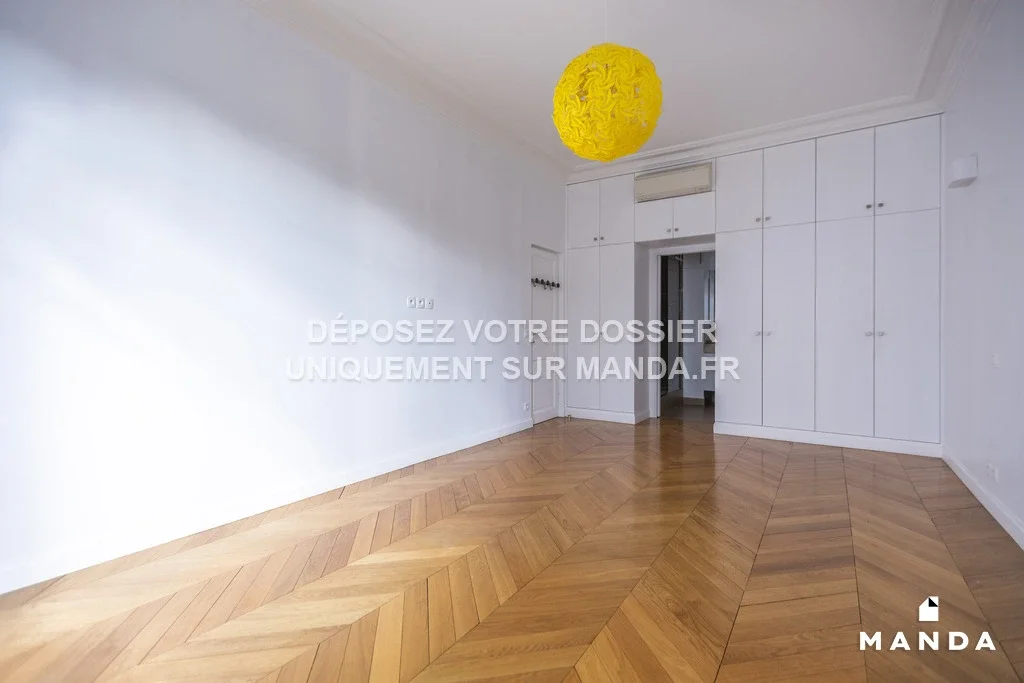 Flat Rue Pierre au Lard in Paris