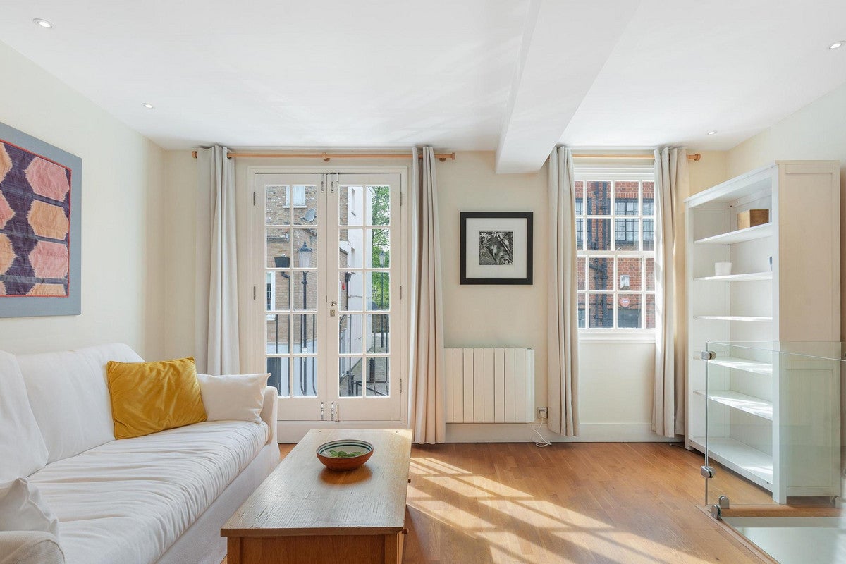House Royal Crescent Mews in Greater London