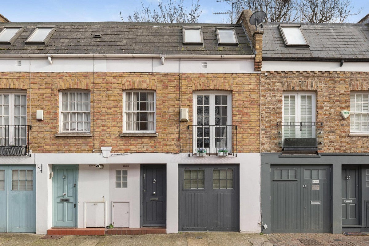 House Royal Crescent Mews in Greater London